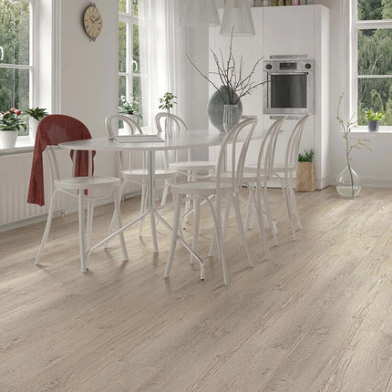 Hayes Oak in a room setting