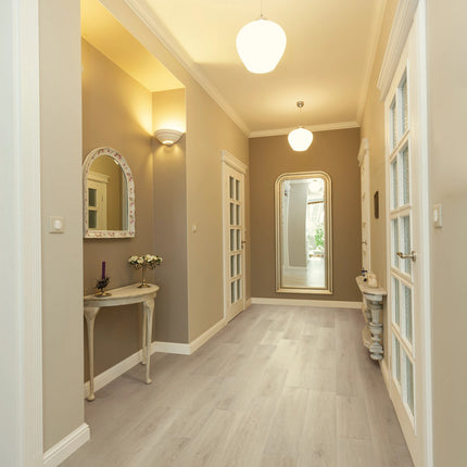 Grande Empire Oak in a room setting